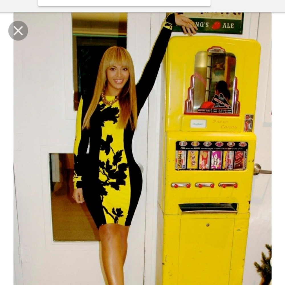 Look like beyonce ! Black and yellow . go steelers